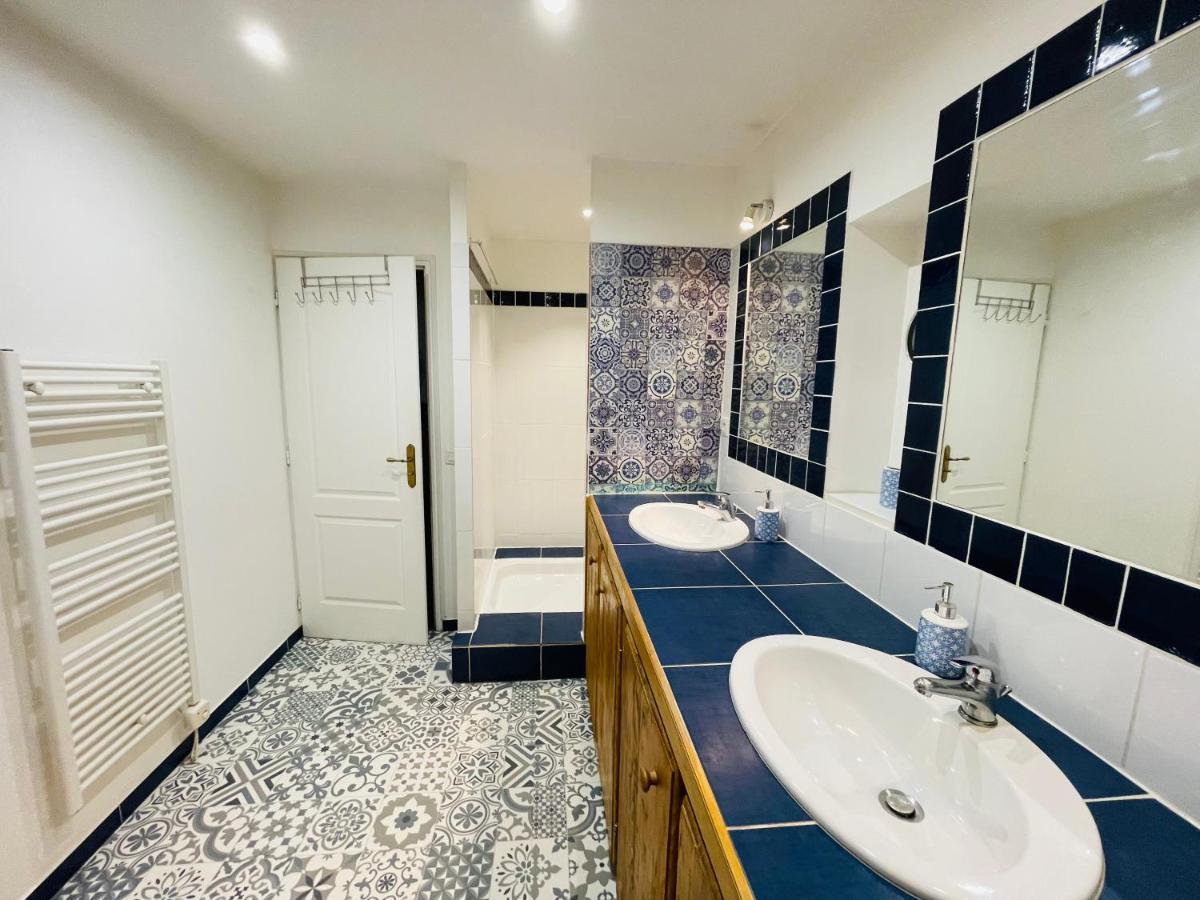 Le Confidentiel - Terrasse Et Garage Prive Apartman Nîmes Kültér fotó
